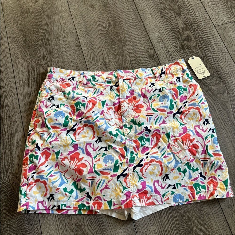 St. John Bay woman’s  lightweight multi floral skort